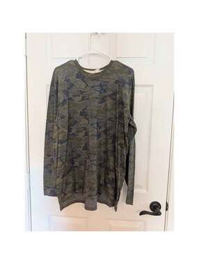 Live and Tell Women's XL Long Sleeve Camo Tee Gray Blue Crew Neck Cotton Blend